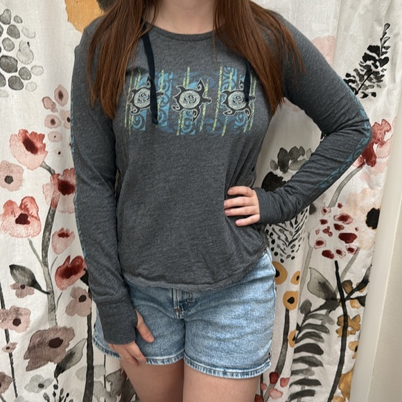 crazy shirts Tops - Women’s Crazy Shirts Grey Hawaiian Turtle Print Sweatshirt. Size S